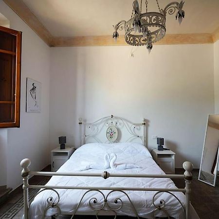 Un Passo Dalle Torri San Gimignano Eksteriør bilde