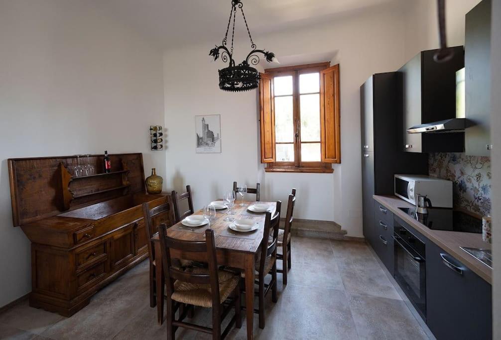 Un Passo Dalle Torri San Gimignano Eksteriør bilde